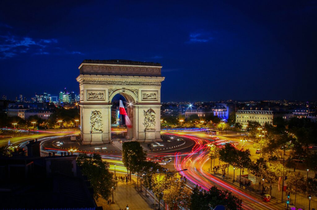 Paris 2025 Arc de Triomphe night glow