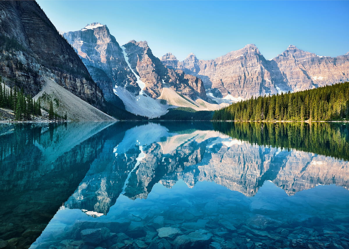 Moraine Lake Banff turquoise water ten peaks